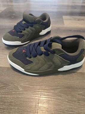 Nike Air Jordan Flight Men’s Size 8.5 Olive Navy Suede NEW